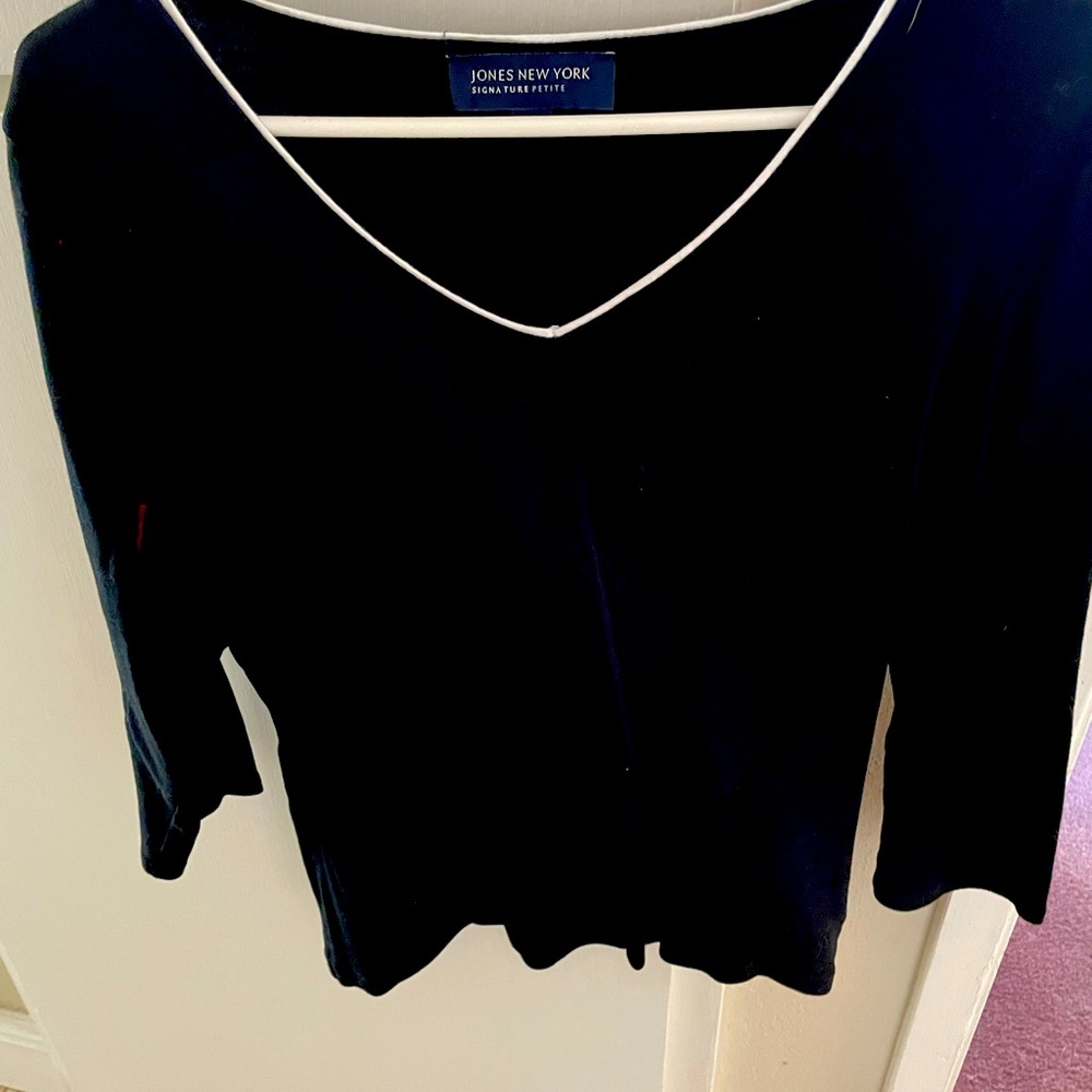 Women’s black long sleeve top, hardly worn perfect condition.